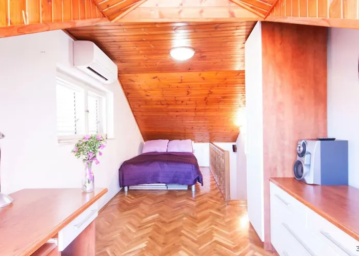 Holiday Home Revelin- Great Location